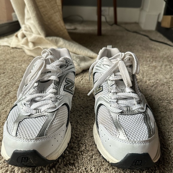 New Balance 530 - Women's Silver/Black/White size 9 - Picture 4 of 7